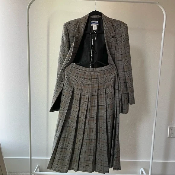 Vintage Pendleton herringbone plaid blazer and pleated skirt matching set - Picture 2 of 14